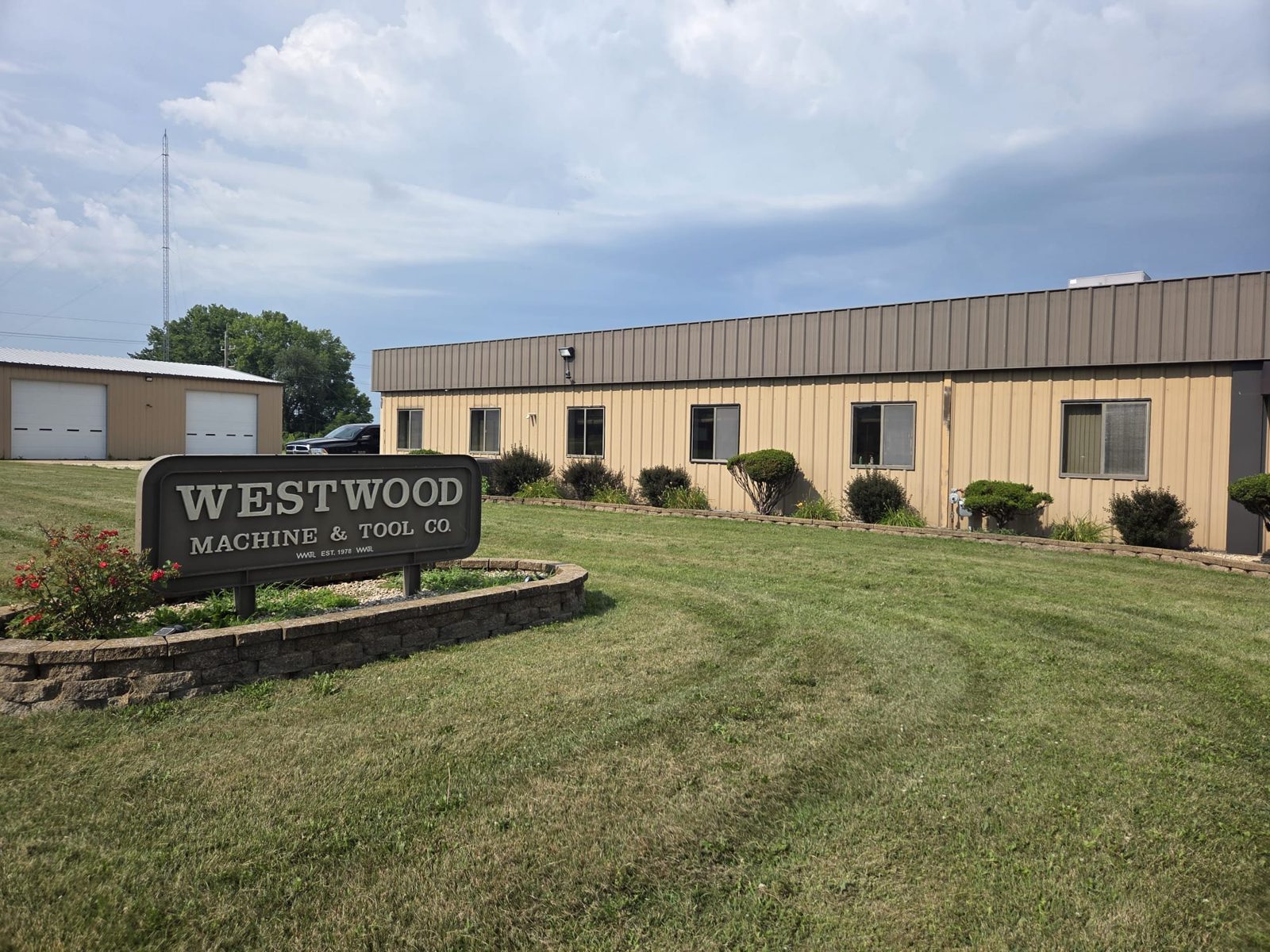 Westwood Machine & Tool Co. building and monument sign, Sterling Illinois