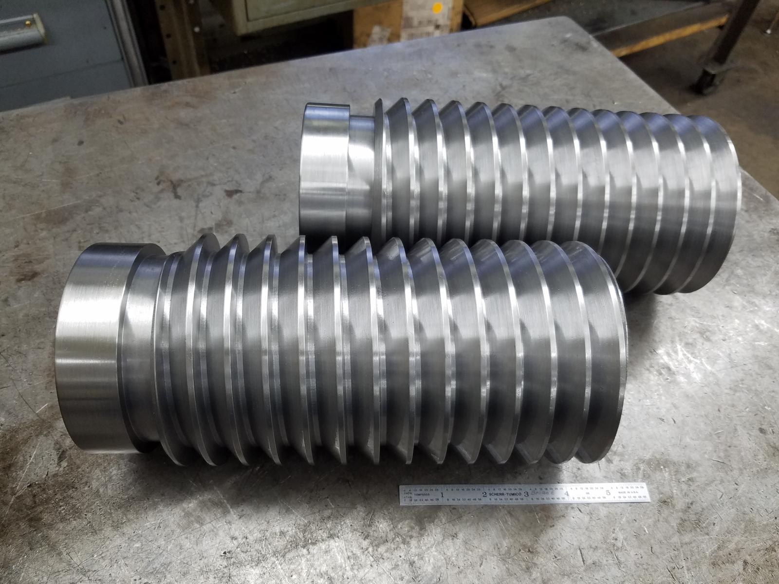 Grooved turned components